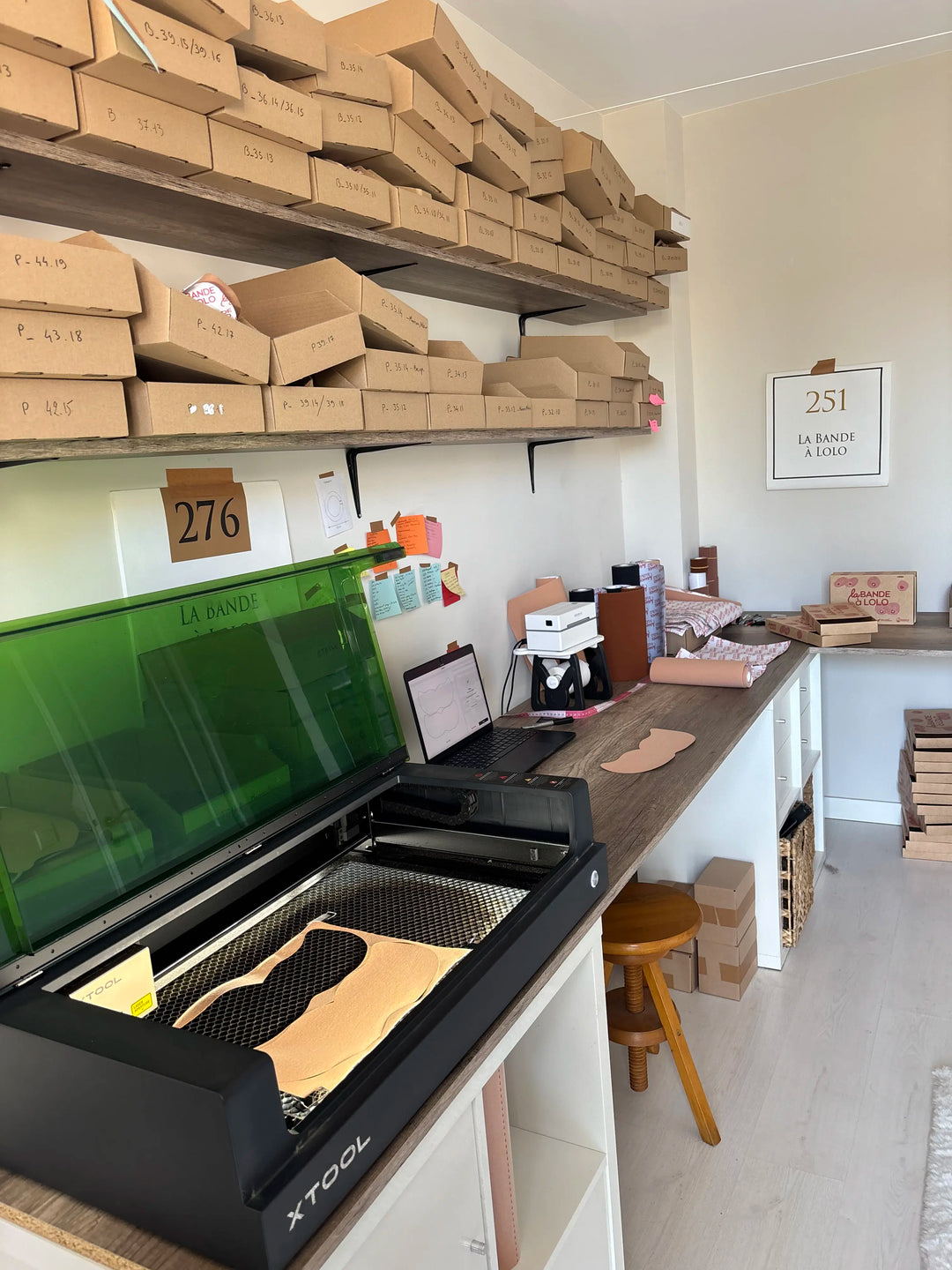 Atelier La Bande à Lolo avec machine laser en première ligne